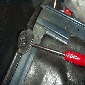 Luggage net screw